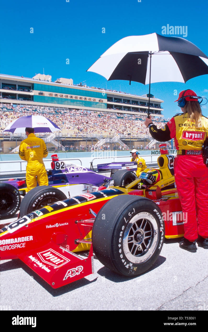 Miami Florida, Homestead Miami Speedway voitures de course de style Indy, compétition, grande vitesse, puissance moteur, équipage protège les conducteurs du soleil chaud, FL106 Banque D'Images