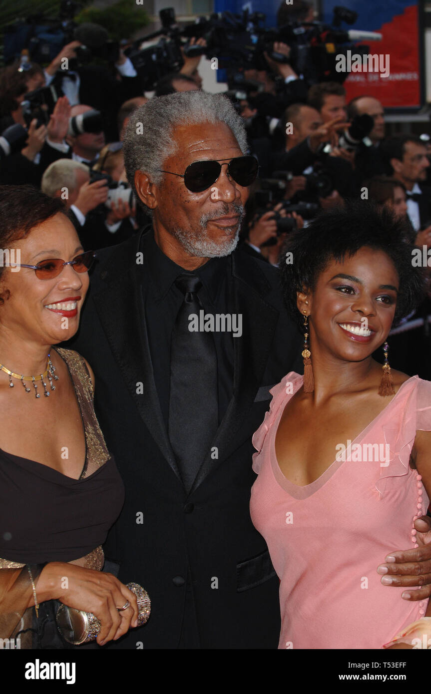 CANNES, FRANCE. 21 mai 2005 : l'acteur Morgan Freeman & famille à la cérémonie de remise des prix et projection d'Chromophobia lors du 58e Festival International du Film de Cannes. © 2005 Paul Smith / Featureflash Banque D'Images