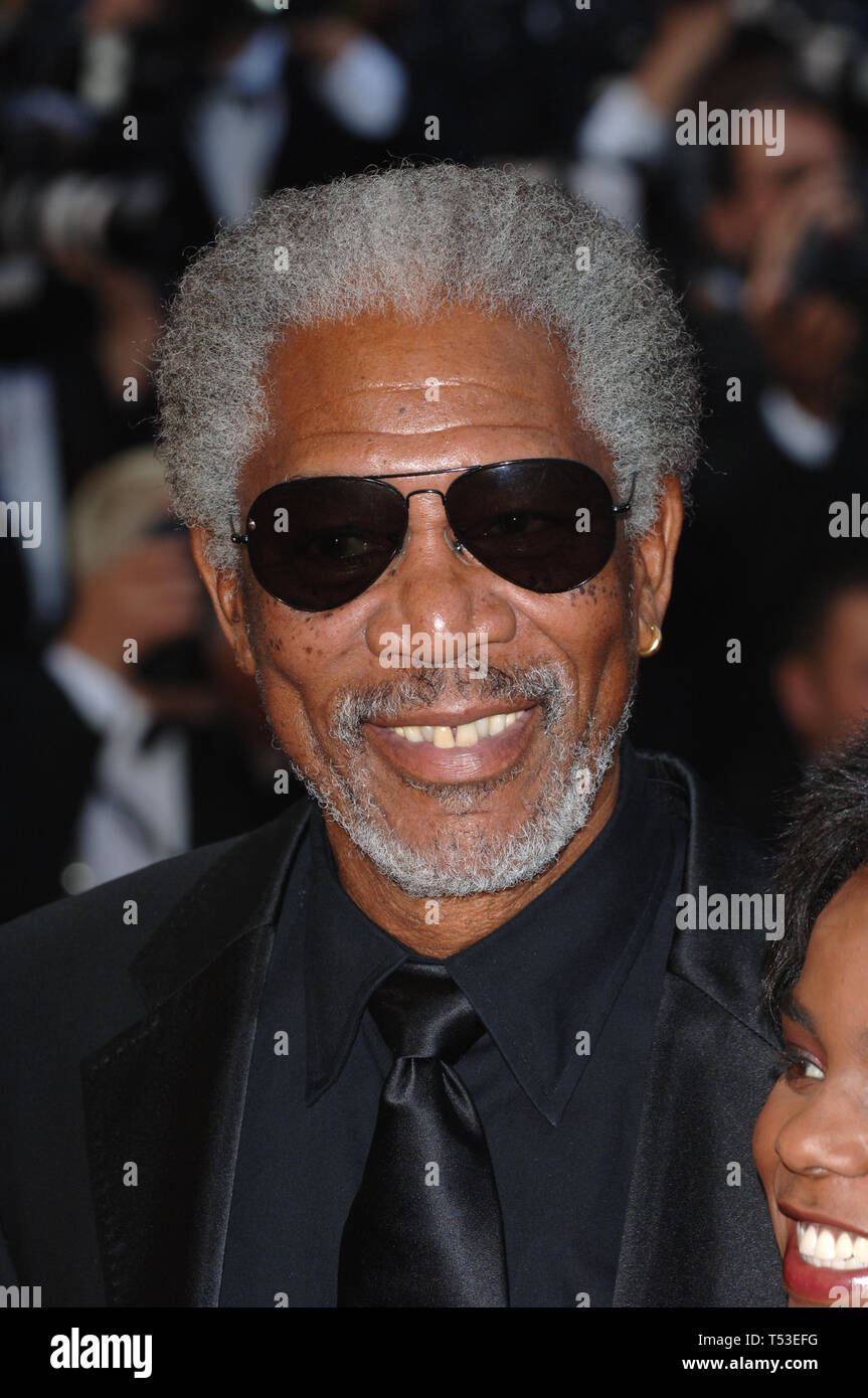 CANNES, FRANCE. 21 mai 2005 : l'acteur Morgan Freeman & famille à la cérémonie de remise des prix et projection d'Chromophobia lors du 58e Festival International du Film de Cannes. © 2005 Paul Smith / Featureflash Banque D'Images