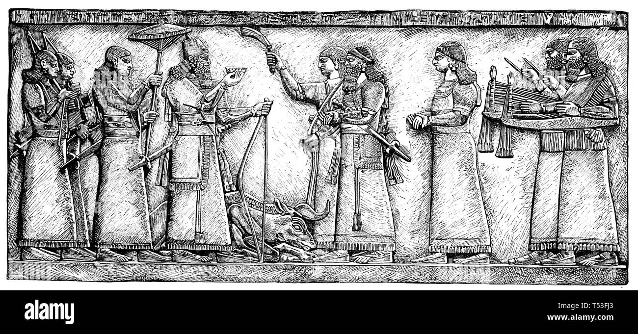 Assurnasirpal offre une libation aux dieux après sa victoire sur le taureau sauvage. Le roi est entouré d'entourage musicien ; à droite : secours, maintenant au British Museum, Banque D'Images