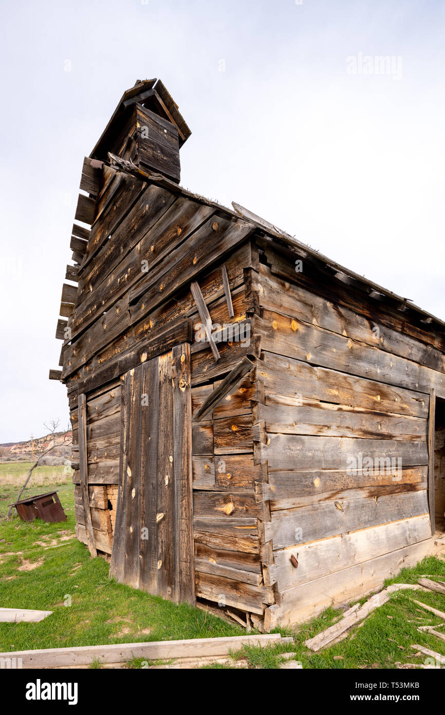 L'école en bois patiné avec l'effritement des conseils de temps Banque D'Images