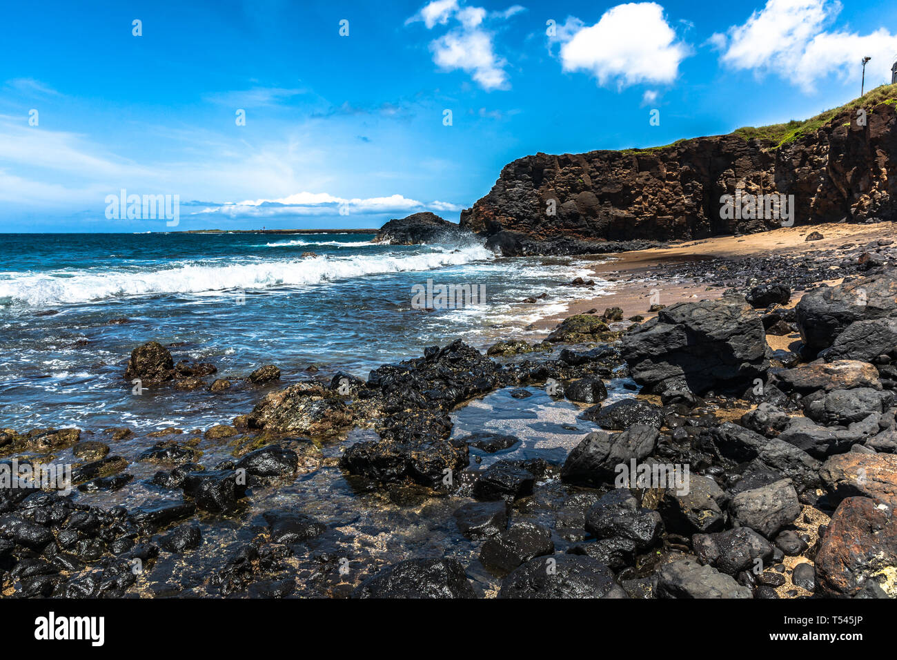 Des roches de lave sur la côte de la Baie d'Hanapepe, Kauai, Hawaii Banque D'Images