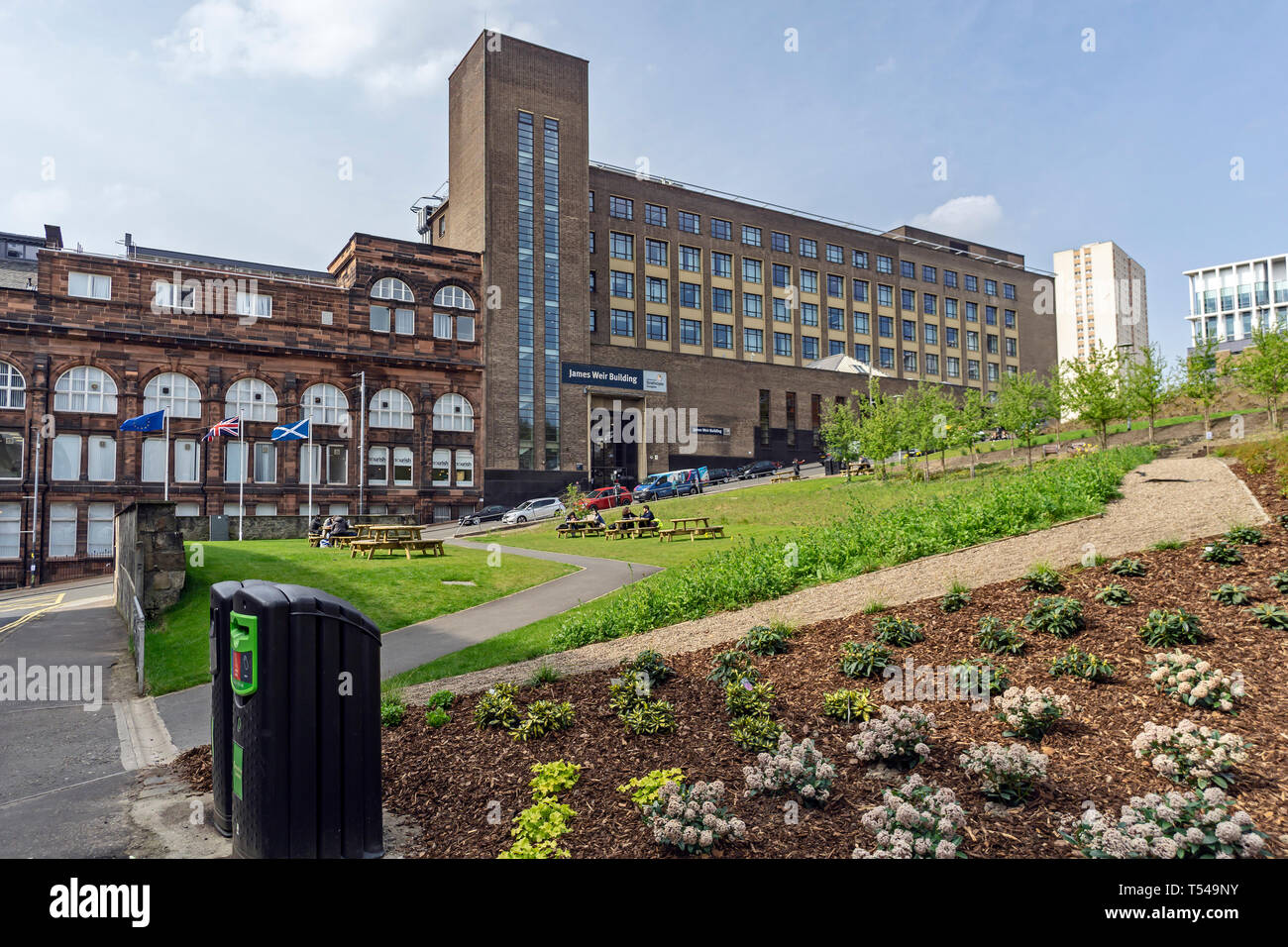 L'Université de Strathclyde, Mines Richmont Street Glasgow Scotland UK avec le James Weir bâtiment dans la rue Montrose derrière Rottenrow Gardens Banque D'Images