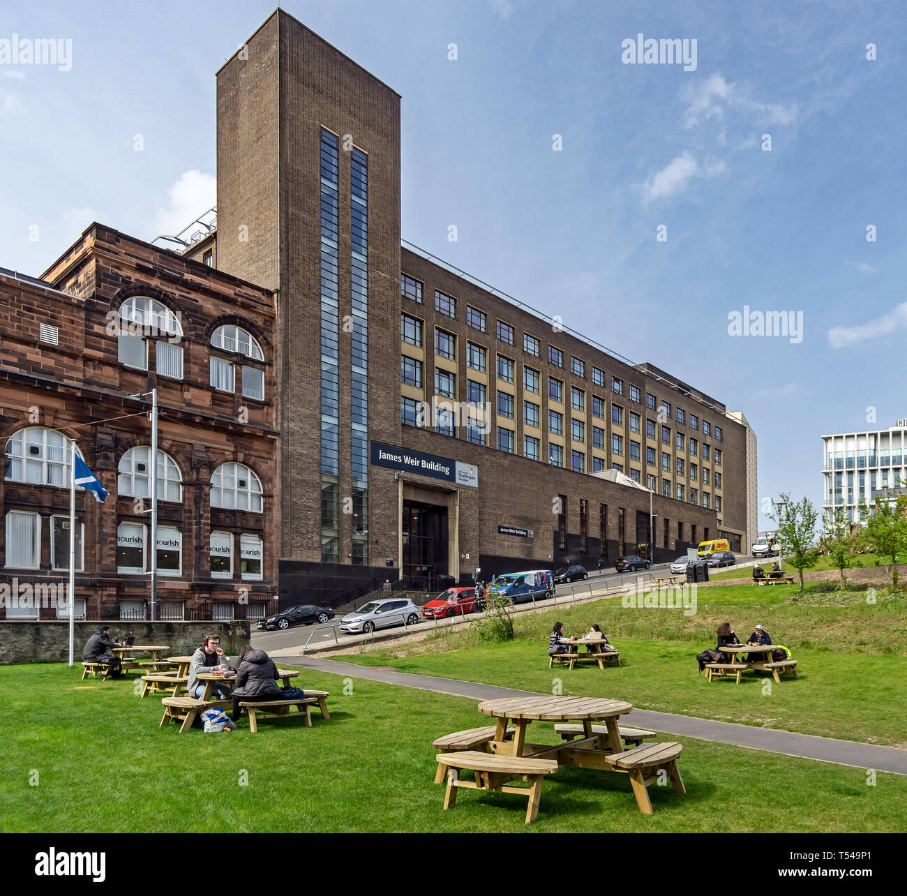 L'Université de Strathclyde, Mines Richmont Street Glasgow Scotland UK avec le James Weir bâtiment dans la rue Montrose derrière Rottenrow Gardens Banque D'Images