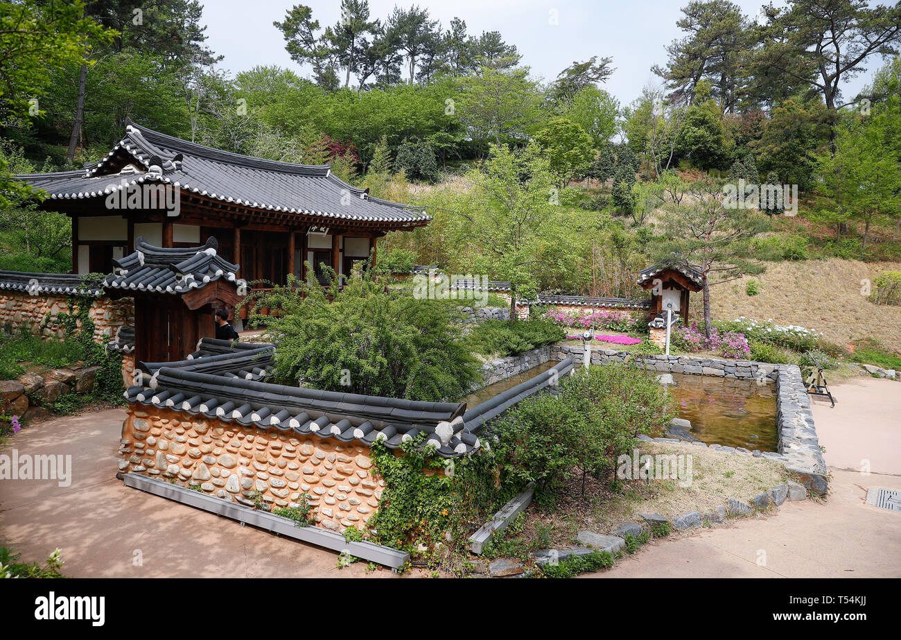 . Suncheon Apr 20, 2019. Photo prise le 20 avril 2019, présente une vue de la baie de Suncheon au jardin Jardin National, Suncheon en Corée du Sud. La baie de Suncheon Jardin National, situé dans le sud de la Corée du Sud de la ville, est l'hébergement de Suncheon place de la baie de Suncheon Garden Expo 2013. Credit : Wang Jingqiang/Xinhua/Alamy Live News Banque D'Images
