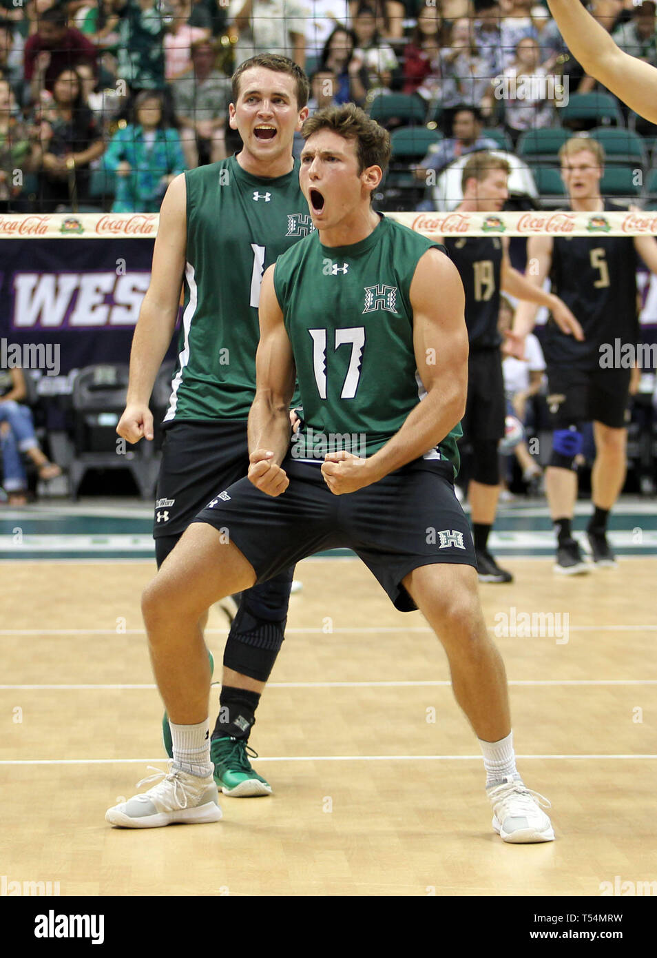 New York, USA. Apr 20, 2019. Hawaii Rainbow Warriors Colton Cowell en dehors de cogneur/Libero # 17 célèbre avec Hawaii Rainbow Warriors Joe Worsley setter # 1 lors de la grande conférence de l'Ouest jeu final entre l'Hawaii Rainbow Warriors et le Long Beach State 49ers au shérif Stan Canter à Honolulu, HI - Michael Sullivan/CSM Crédit : Cal Sport Media/Alamy Live News Banque D'Images