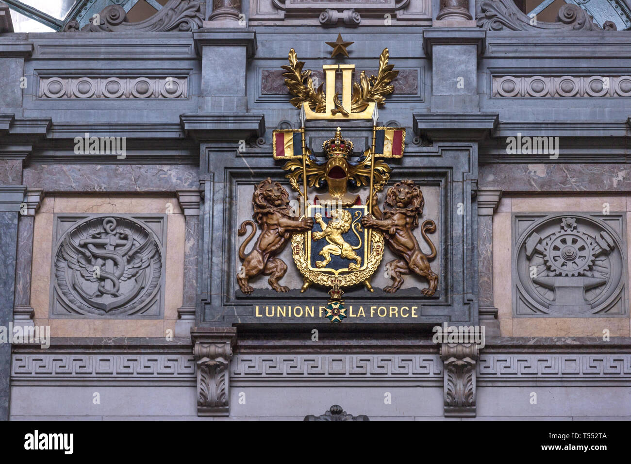 Belgique armoiries et drapeau Banque d'images vectorielles - Alamy