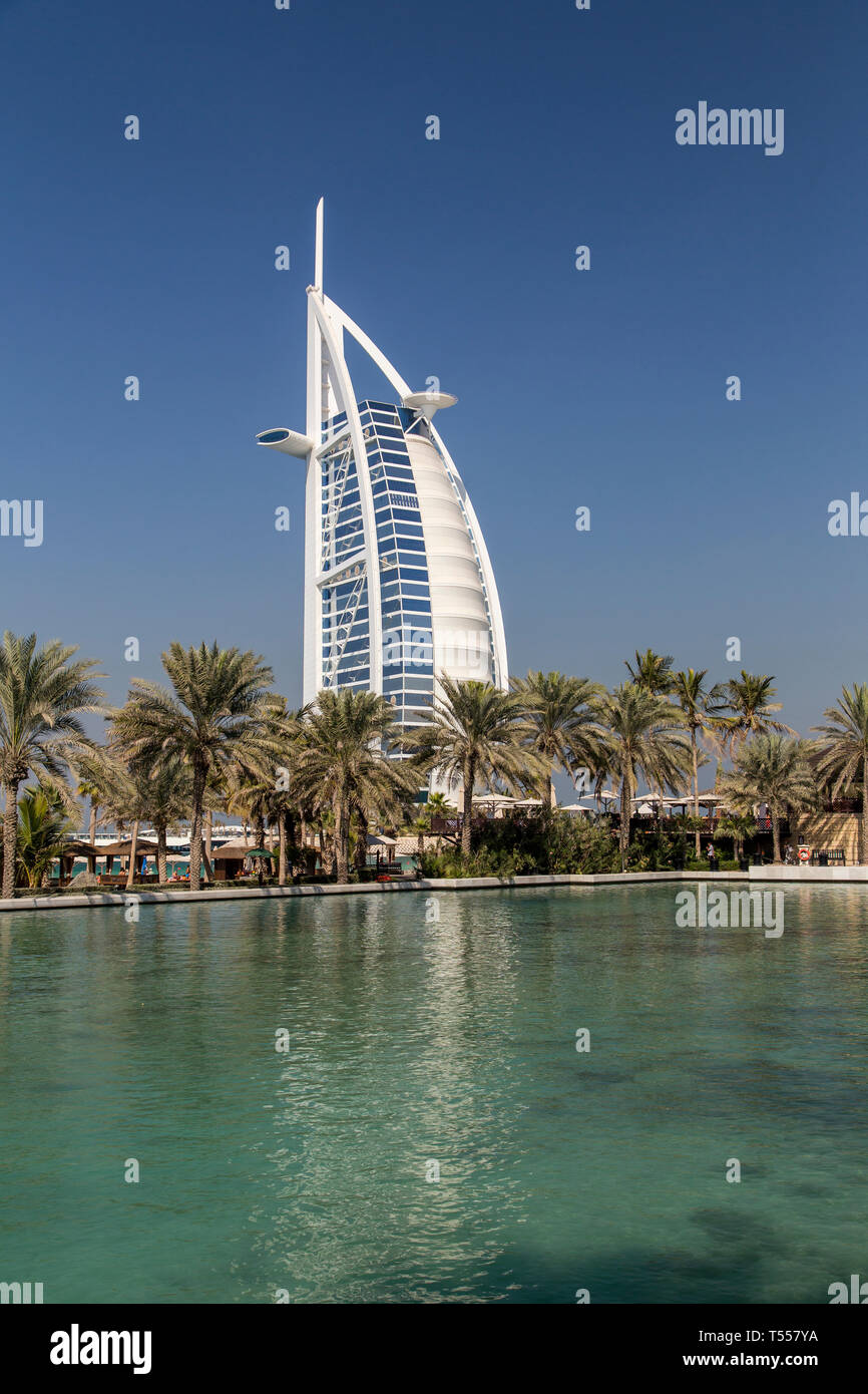 Émirats Arabes Unis, Dubai, Burj Khalifa de Madinat Jumeirah Gardens Banque D'Images
