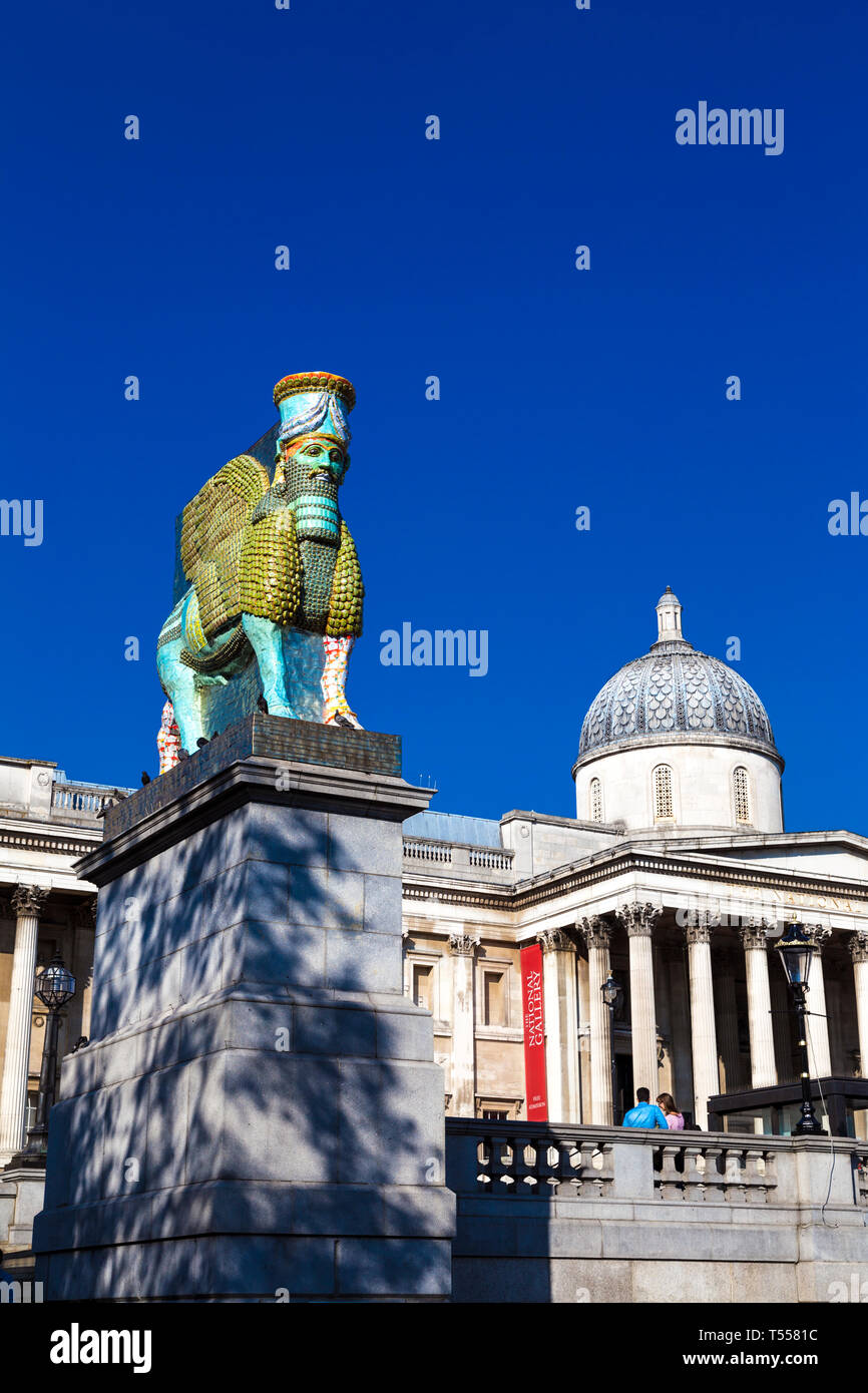 Sculpture par Michael Rakowitz 'l'ennemi invisible ne devrait pas exister" sur le quatrième socle en dehors de la National Gallery, Trafalgar Square, London, UK Banque D'Images