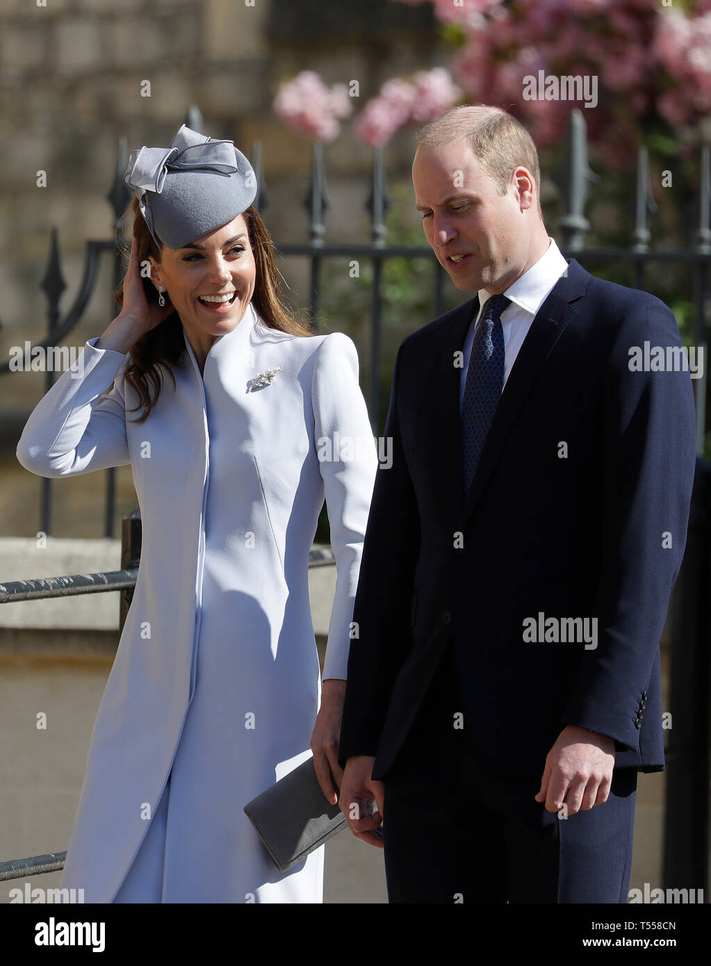 Le duc et la duchesse de Cambridge arrivent pour le Service Pâques Mattins à la Chapelle St George, le château de Windsor, Windsor. Banque D'Images