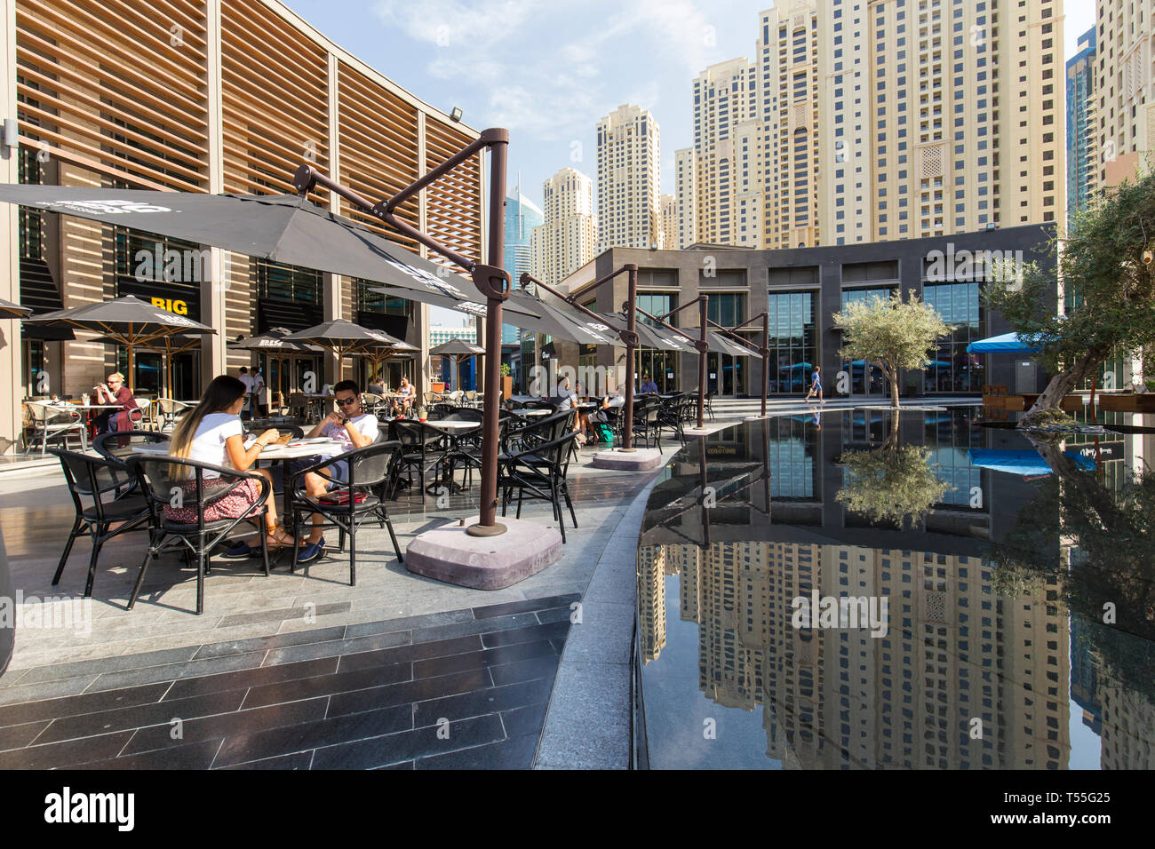 Émirats Arabes Unis, Dubai, Dubaï Marina, Port de plaisance, promenade Banque D'Images