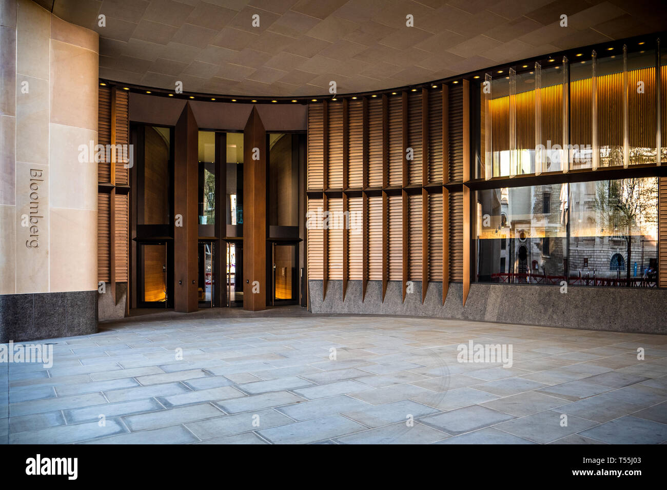 Bloomberg Entrée de l'édifice London - European HQ de BLOOMBERG L.P. Ouvert 2017 Foster and Partners Architects Banque D'Images