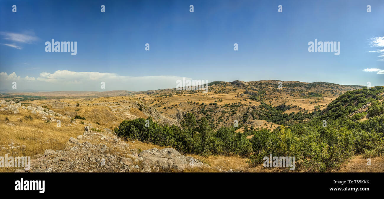 Vue panoramique d'Hattusha, la capitale de l'Empire hittite à l'âge de bronze. Ses ruines se trouvent près de l'actuelle Boğazkale, Turquie, au sein de la grande boucle du Banque D'Images