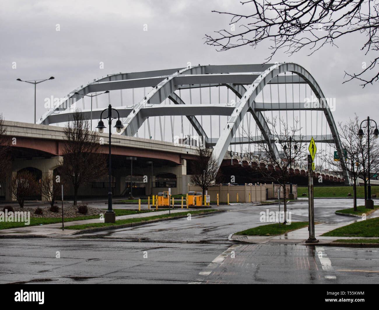 Rochester, New York, USA. 14 avril, 2019. Vue de la Frederick Douglass-Susan B. Anthony Memorial Bridge de la Corn Hill quartier historique de Banque D'Images