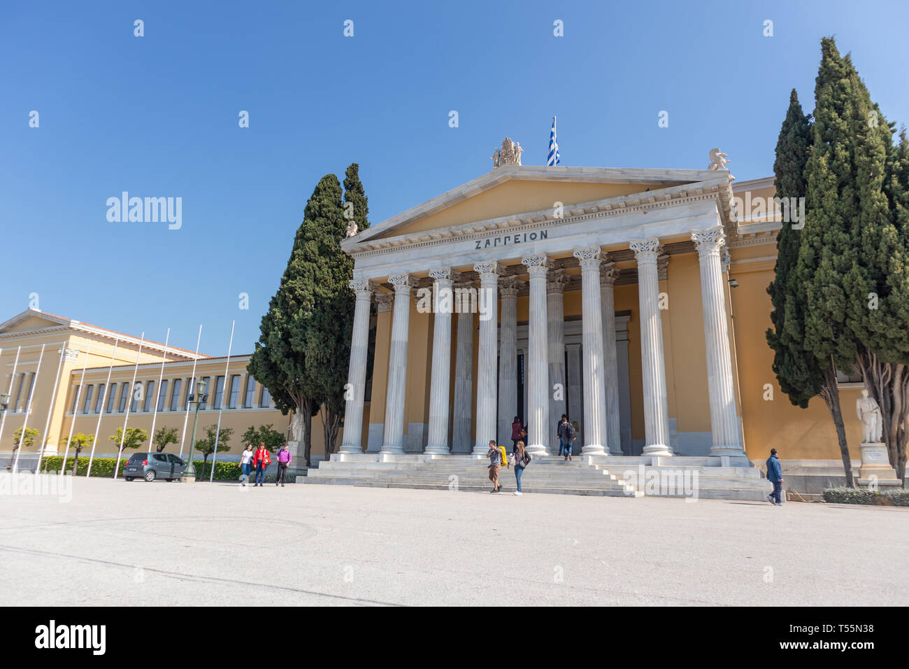17 avril, 2019. Athènes Grèce. Zappeion megaro, entrée privée, salle de conférence blue sky background Banque D'Images