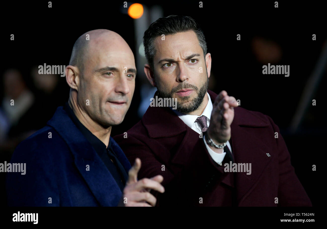 Stars de DC de neuf Superhero Movie Shazam ! Y compris Zachary Levi et Mark Strong lancer le premier super-fête foraine qui sera l'éclairage London's South Bank pour les deux prochains jours. L'attrait séduisant jeu traditionnel en bois comprend des cabanes, un pêle-mêle et bien plus encore - ce qui permet à chacun de canaliser leurs super-héros intérieur chaque fois que la fête foraine, comme par magie, vient à la vie avec Shazam superpuissances mondiales. SHAZAM ! Super-Fête foraine sera ouvert au public les 21 et 22 mars à Bernie Spain Gardens, South Bank, Londres, avec entrée gratuite. SHAZAM ! Est sorti en salles au Royaume-Uni le 5 Ap Banque D'Images