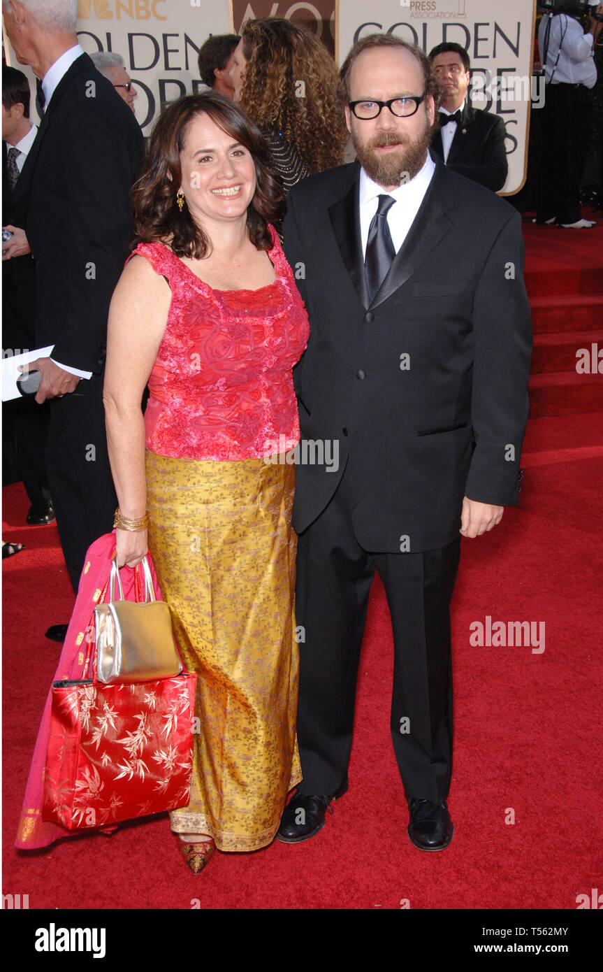 LOS ANGELES, CA. 16 janvier 2006 : Paul Giamatti et épouse à la 63e assemblée annuelle Golden Globe Awards au Beverly Hilton Hotel. © 2006 Paul Smith / Featureflash Banque D'Images