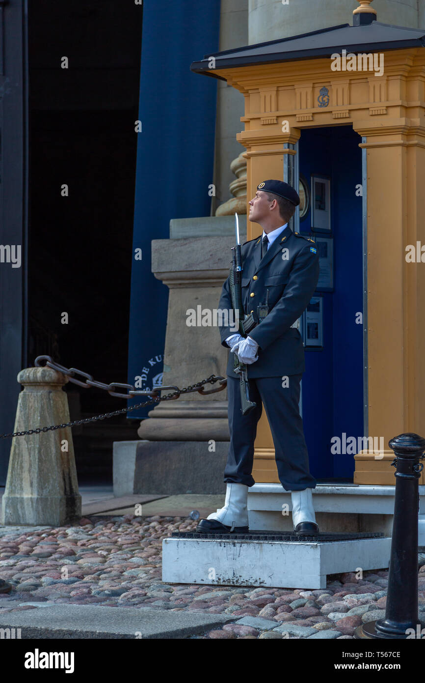 Garde royale sur la garde au Palais royal suédois Banque D'Images