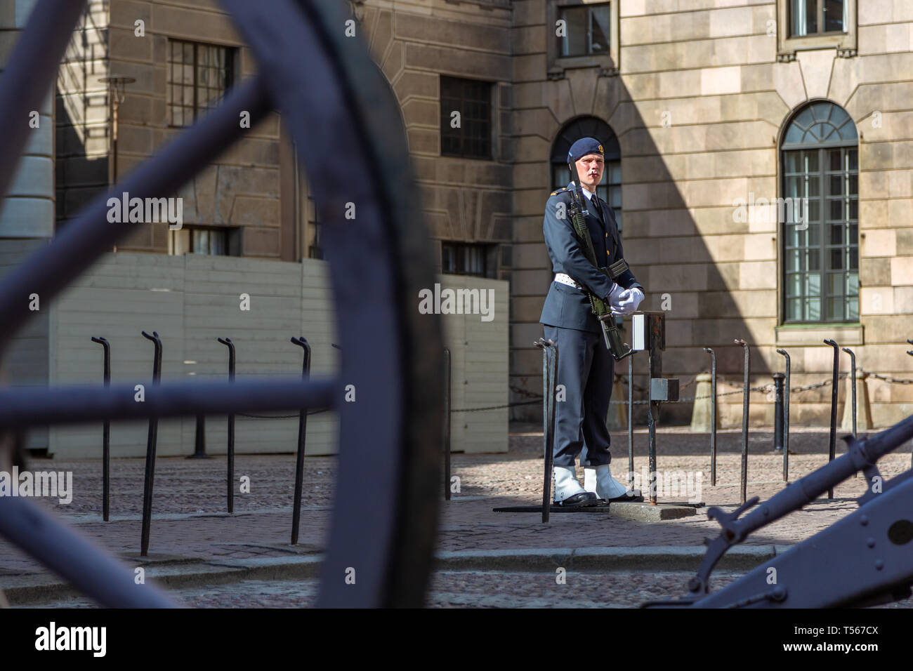 Guardsman changement de garde près de Palais Royal suédois Banque D'Images