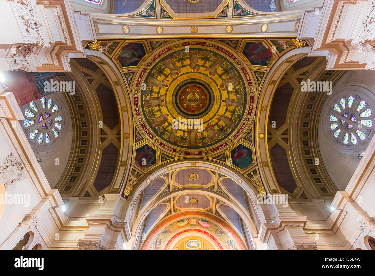 PARIS, FRANCE, le 26 octobre 2016 : l'intérieur et les détails architecturaux de l'église saint François Xavier, le 26 octobre 2016, à Paris, France Banque D'Images