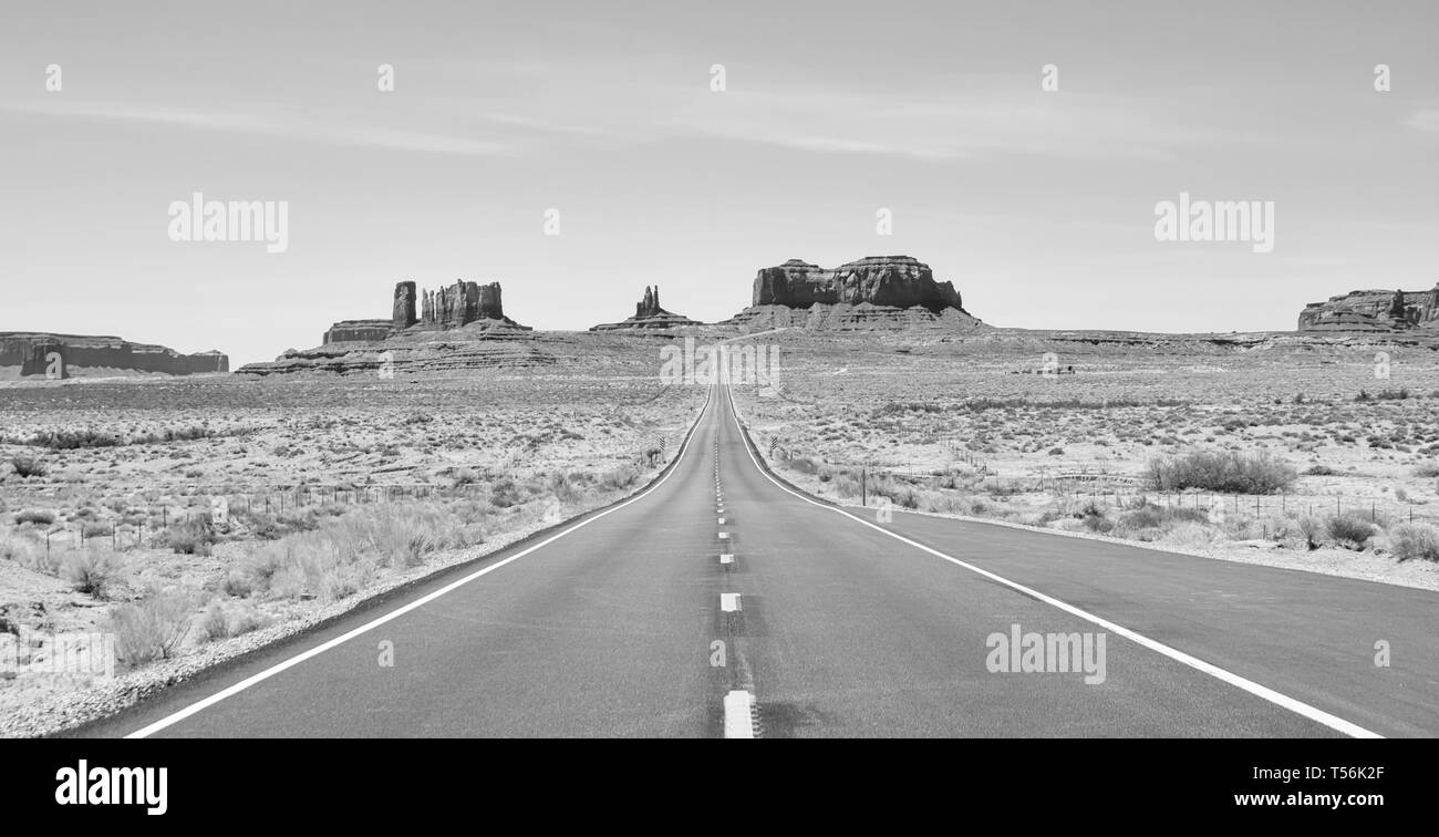 La route de Monument Valley dans l'Utah, USA Banque D'Images