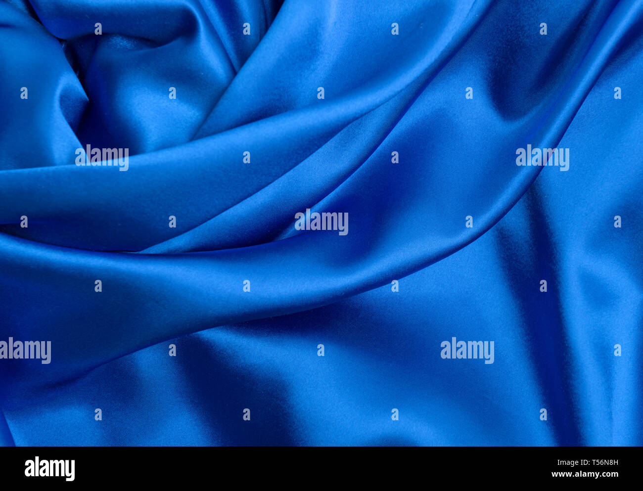 Curvy lisse et souple élégant tissu bleu - satin, soie, la texture ou l'arrière-plan Banque D'Images