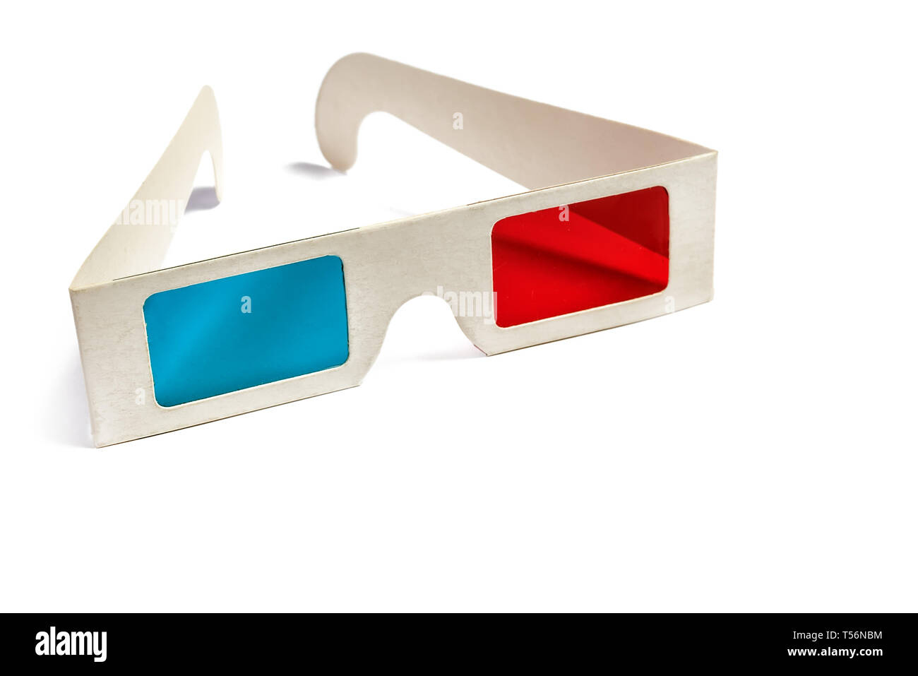 Vue latérale d'une paire de lunettes 3D isolé sur fond blanc. Copie de l'espace pour votre texte Banque D'Images