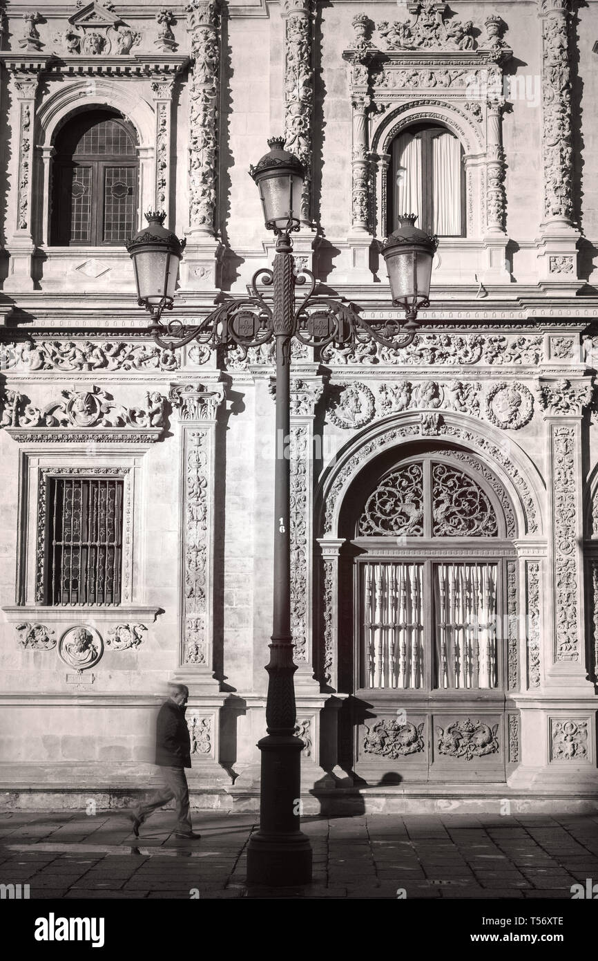 Tôt le matin, promenade le long des rues historiques de Séville Espagne Banque D'Images