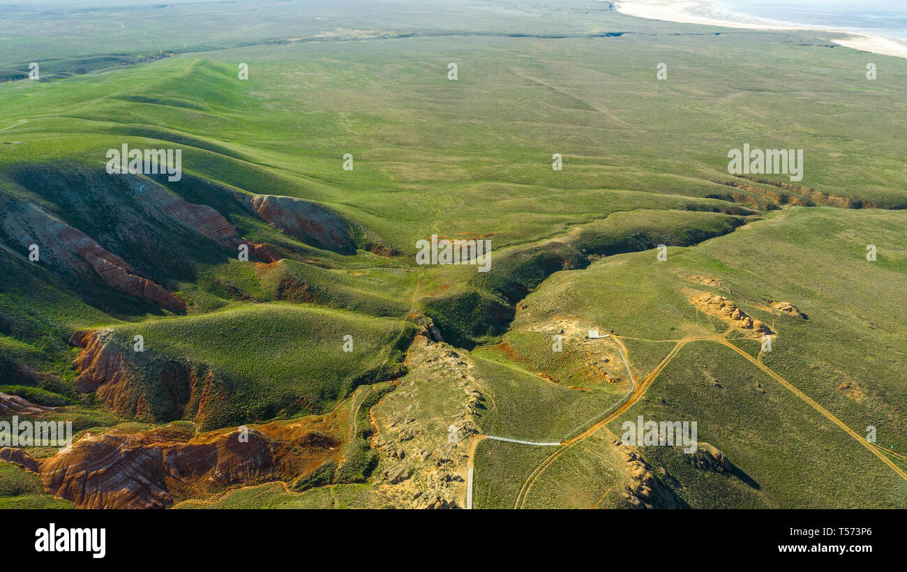 Paysage inhabituel. Big Mountain dans le Bogdo région d'Astrakhan, Russie. Lieu sacré pour pratiquer le bouddhisme. La seule élévation naturelle unique parmi t Banque D'Images