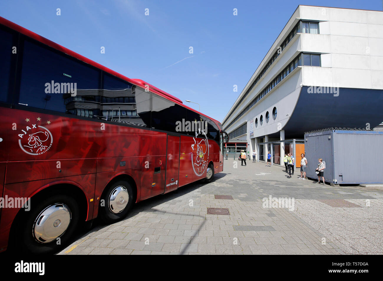 Football- MAASTRICHT, 22-04-2019, le stade de Geusselt, MVV Maastricht - Jong Ajax , Dutch Keuken Kampioen divisie , saison 2018/2019, résultat final : Ajax autobus arrive à MVV Maastricht stadium. Banque D'Images