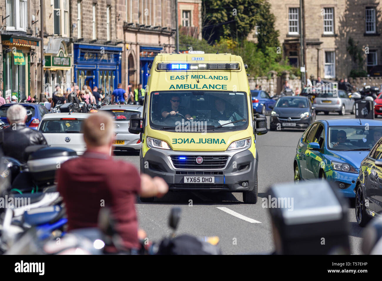 Matlock Bath, Derbyshire, Royaume-Uni. 22 avr 2019. Easter Bank Holiday foule visiter la ville thermale de Peak District sur l'une des plus chaude du jour de l'année jusqu'à présent. Crédit : Ian Francis/Alamy Live News Banque D'Images