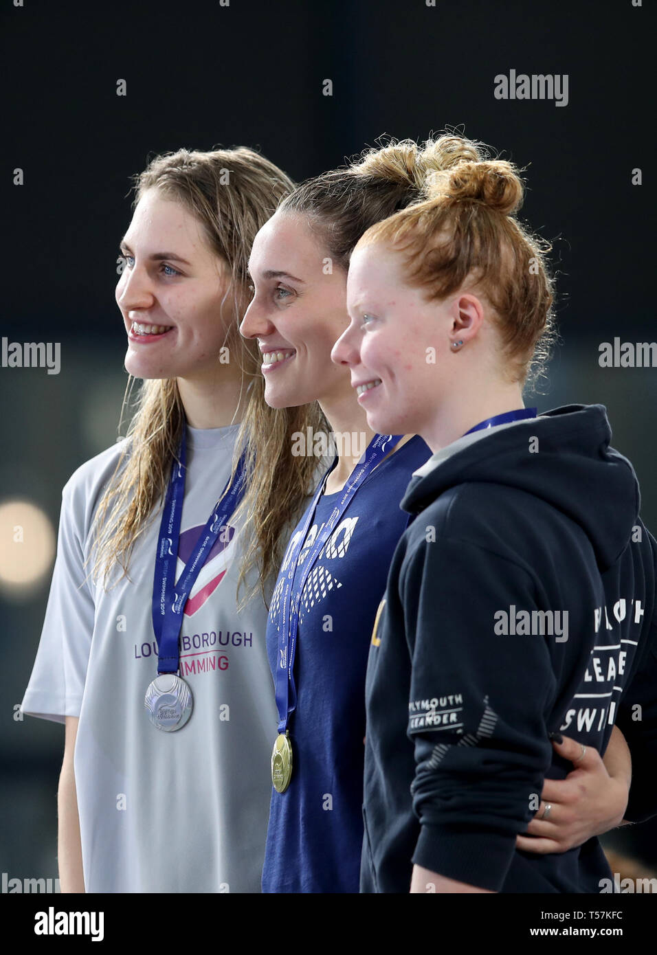 Charlotte Atkinson, (gauche-droite) Alys Thomas et Laura Stephens sur le podium pour la Womens Open 100m papillon lors de la sixième journée des Championnats de natation britannique 2019 A Tollcross International Swimming Centre, Glasgow. Banque D'Images