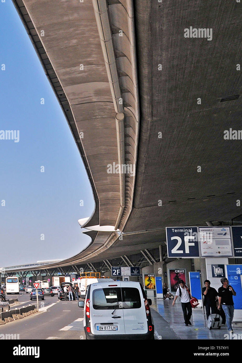 Terminal 2 F, l'aéroport international Roissy Charles de Gaulle, Paris, France Banque D'Images