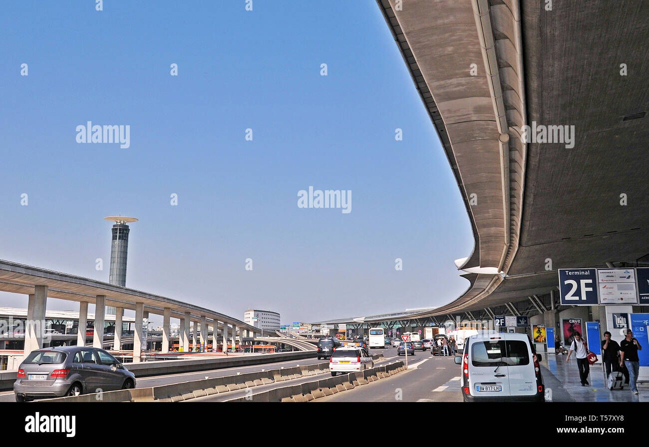Terminal 2 F, l'aéroport international Roissy Charles de Gaulle, Paris, France Banque D'Images