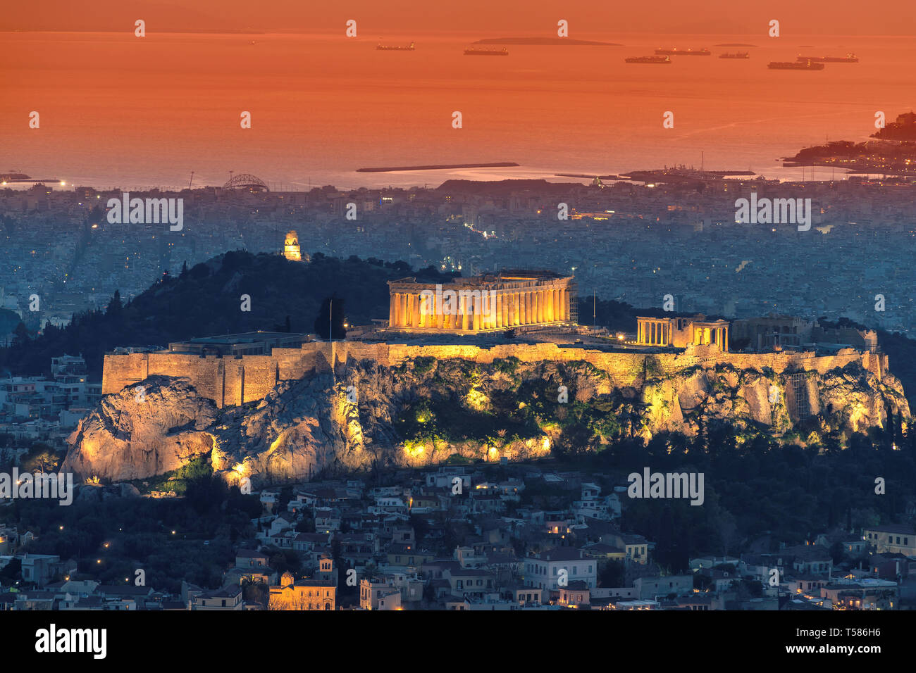 Vue du coucher de soleil d'Athènes et l'Acropole avec le Parthénon, Athènes, Grèce. Banque D'Images