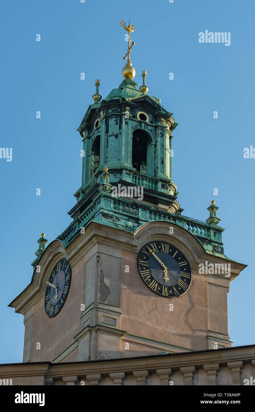 Détail de la tour, d'horloge et de la lanterne de Storkyrkan, la cathédrale de Stockholm à Gamla stan Banque D'Images