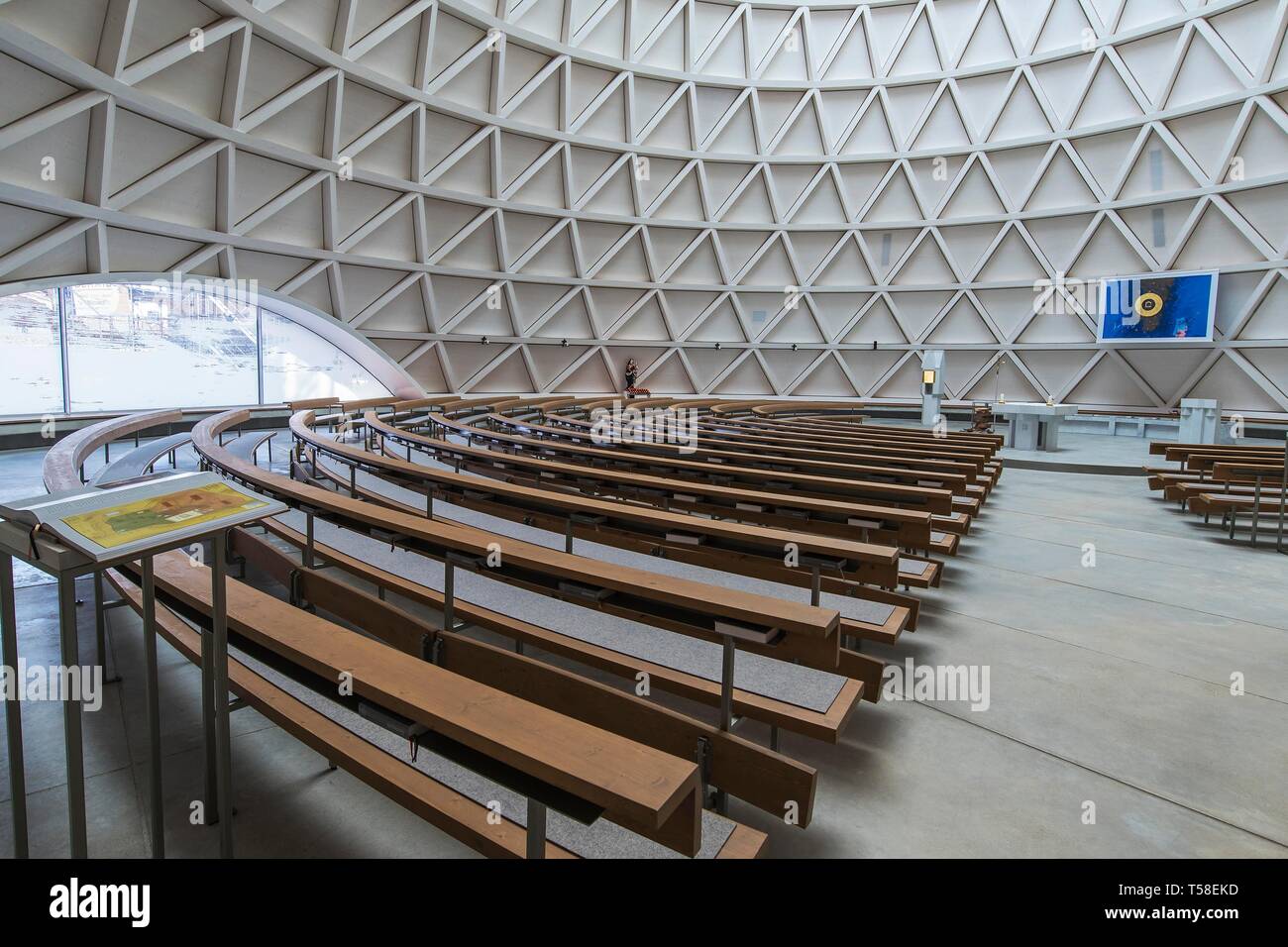 L'intérieur, de l'église Saint Joseph, l'architecture moderne, Holzkirchen, Upper Bavaria, Bavaria, Germany Banque D'Images