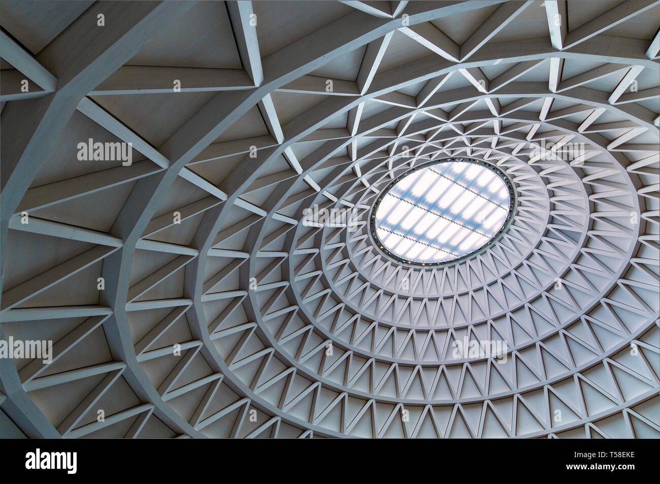 Avec puits de lumière au plafond, église Saint Joseph, l'architecture moderne, Holzkirchen, Upper Bavaria, Bavaria, Germany Banque D'Images