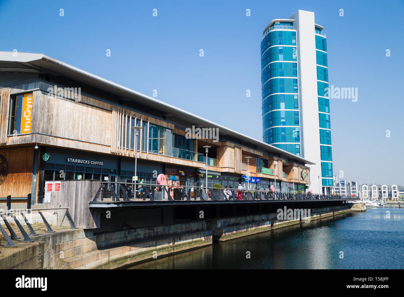 Chatham Kent. UK. Les quais, Maritime Chatham Marina. Un développement du commerce au détail à côté du vieux quai et moderne mouillages pour bateaux et yachts. Banque D'Images