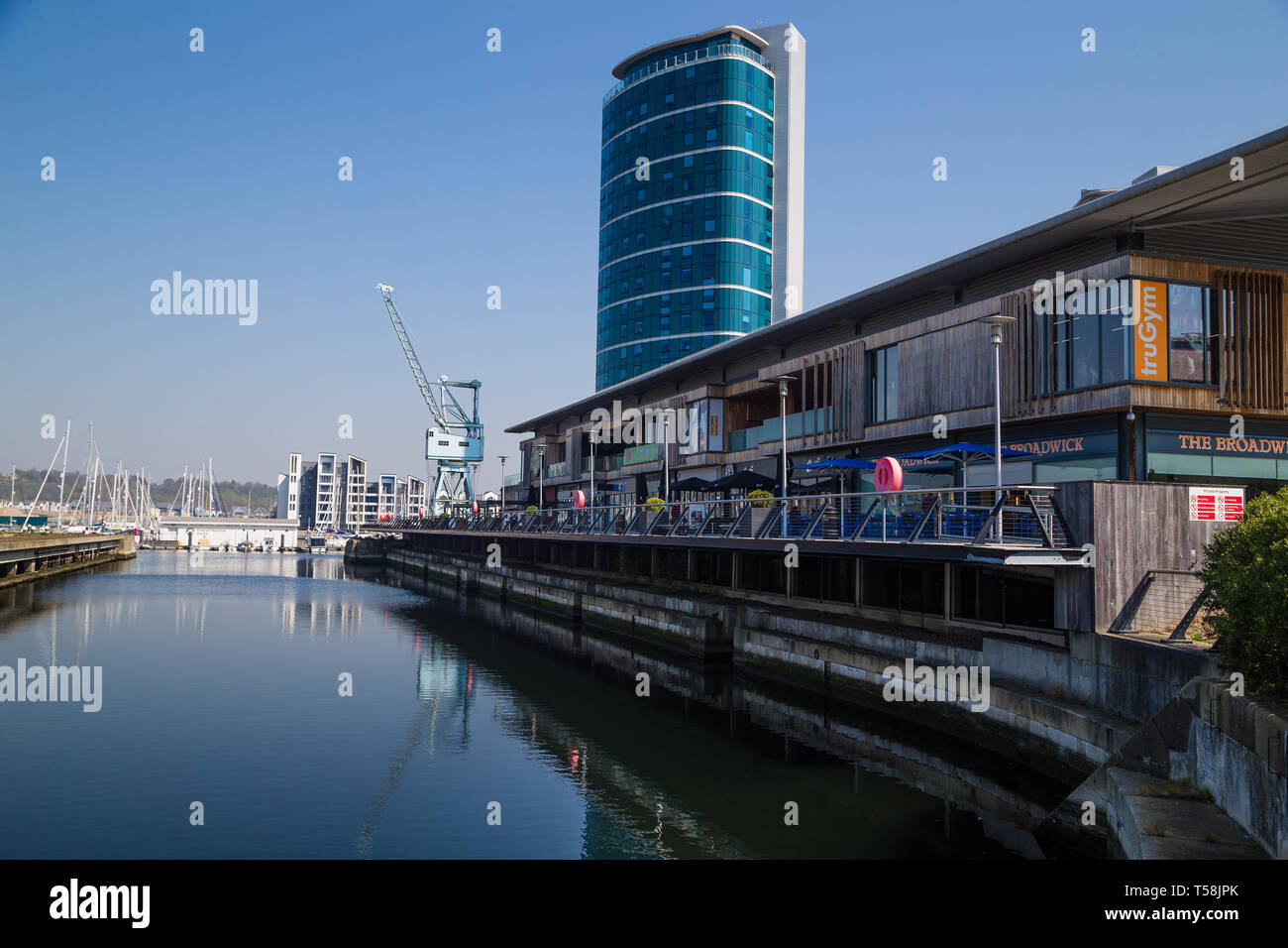 Chatham Kent. UK. Les quais, Maritime Chatham Marina. Un développement du commerce au détail à côté du vieux quai et moderne mouillages pour bateaux et yachts. Banque D'Images