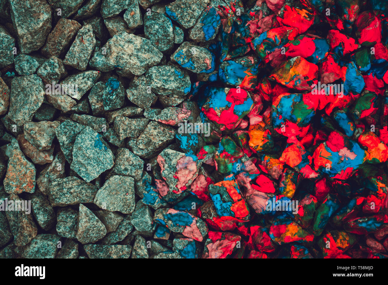 Pierres de couleurs néon et de pierres grises, vue d'en haut Banque D'Images