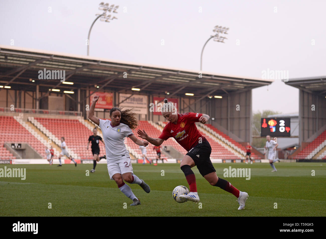 Manchester United, Leah Galton en action avec l'Aston Villa Ashlee Brown Banque D'Images