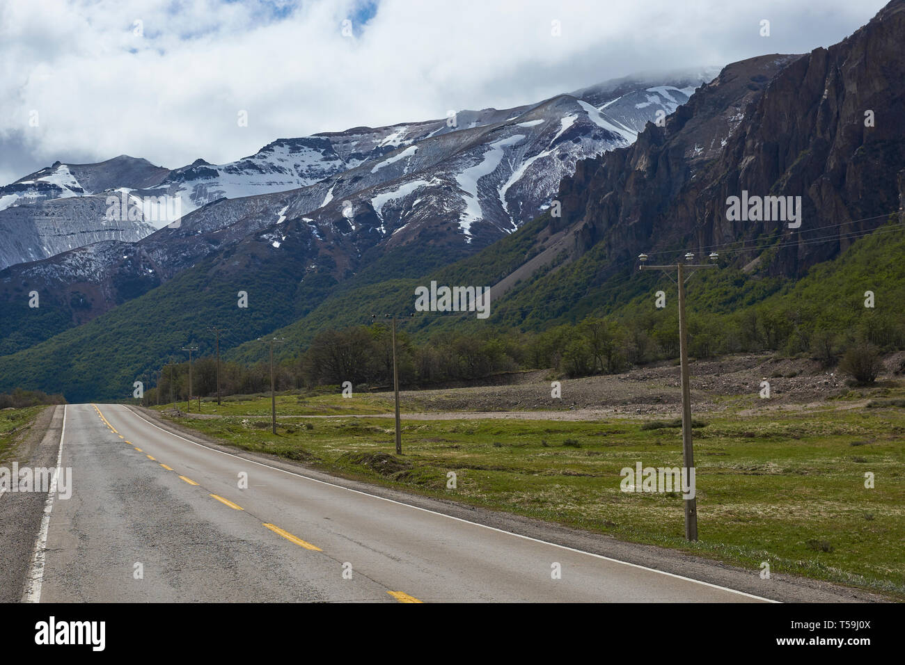 Carretera Austral pendant qu'elle traverse Cerro Castillo Réserve nationale dans le nord de la Patagonie, au Chili Banque D'Images