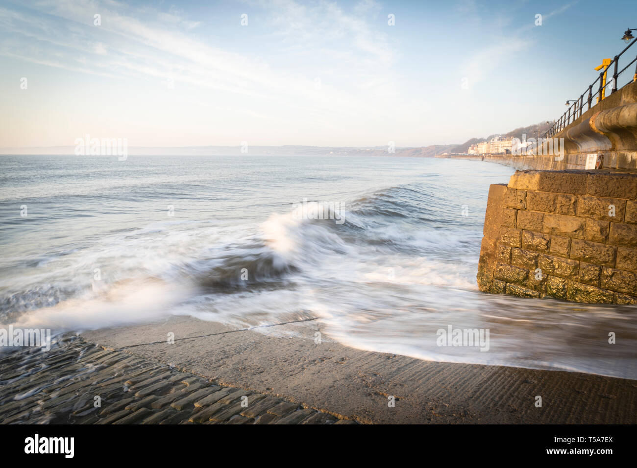 Lever du soleil à Filey Bay, Yorkshire, UK Banque D'Images