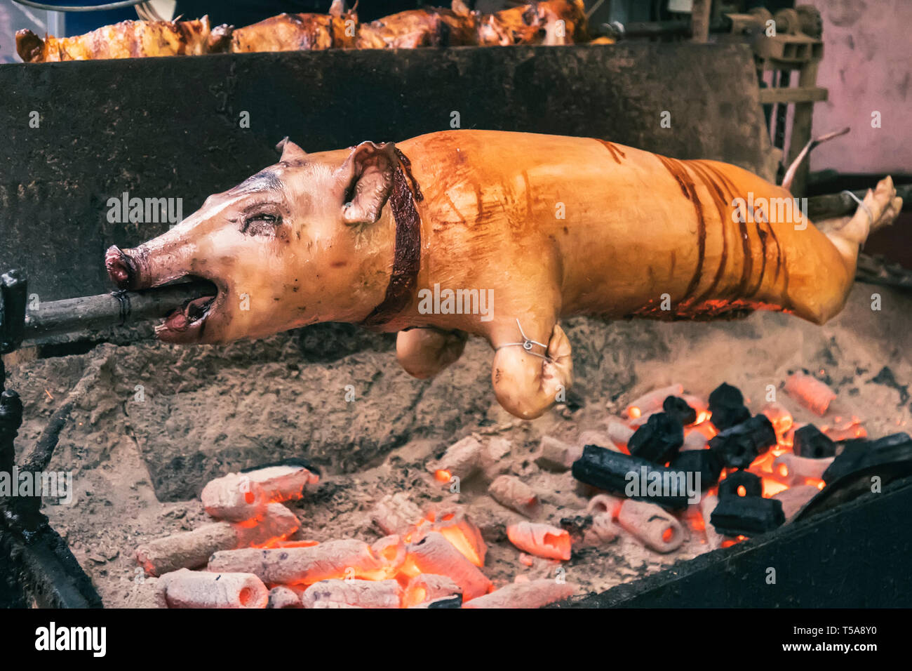 Cochon À La Broche Banque d'image et photos - Alamy