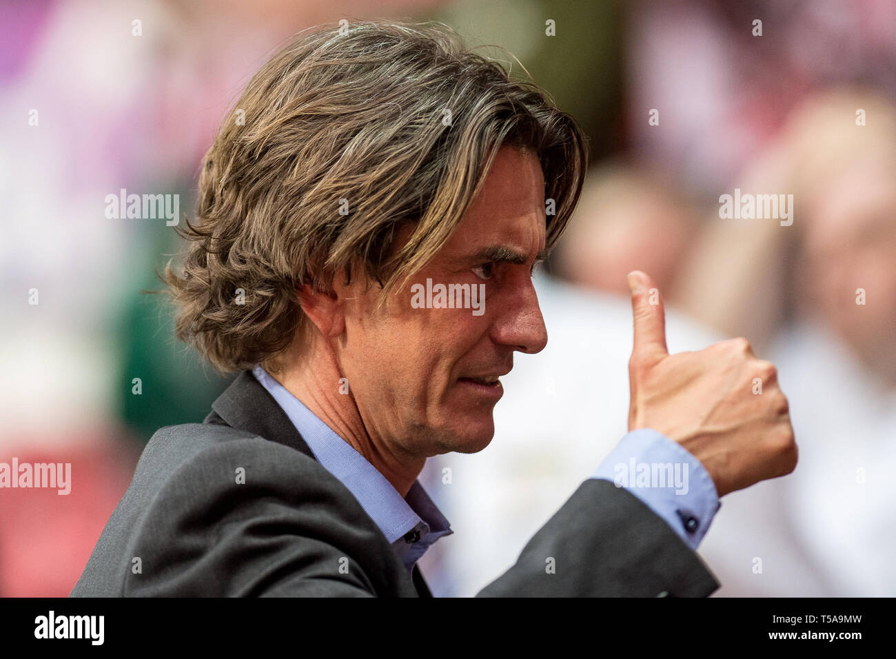 BRENTFORD, ANGLETERRE - 22 avril : manager Thomas Frank de Brentford réaction lors du match de championnat entre Sky Bet Brentford et Leeds United à Griffin Park le 22 avril 2019 à Brentford, Angleterre. (Photo par Sebastian Frej/MO Media) Banque D'Images