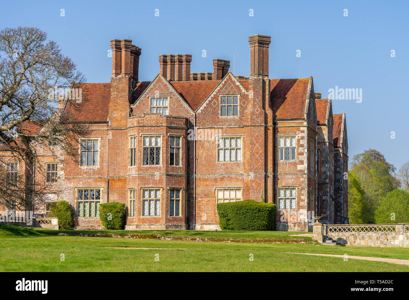 Breamore House, un manoir élisabéthain construit au XVIe siècle, situé dans la campagne du Hampshire dans la New Forest, Hampshire, Angleterre, Royaume-Uni Banque D'Images