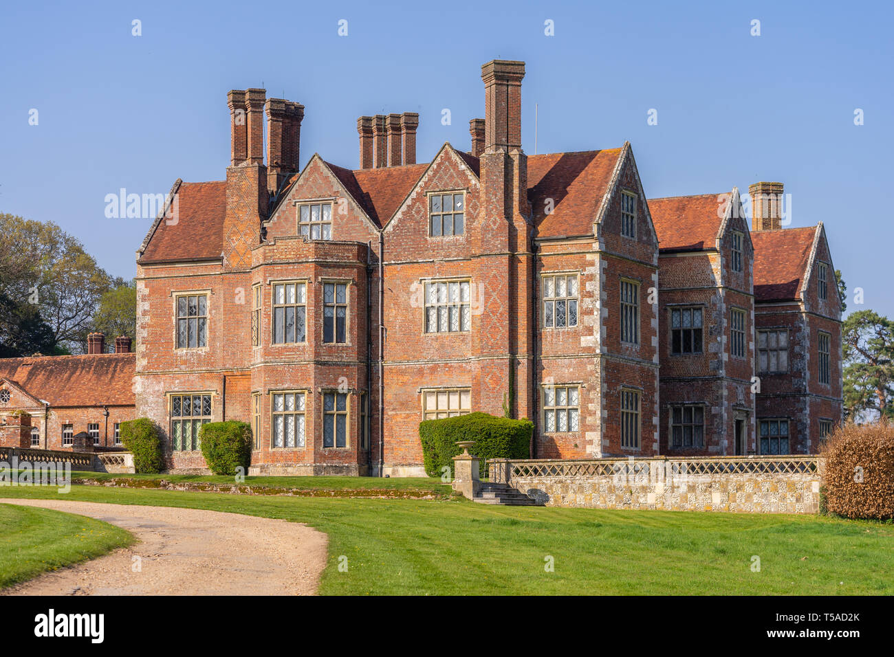 Breamore House, un manoir élisabéthain construit au XVIe siècle, situé dans la campagne du Hampshire dans la New Forest, Hampshire, Angleterre, Royaume-Uni Banque D'Images
