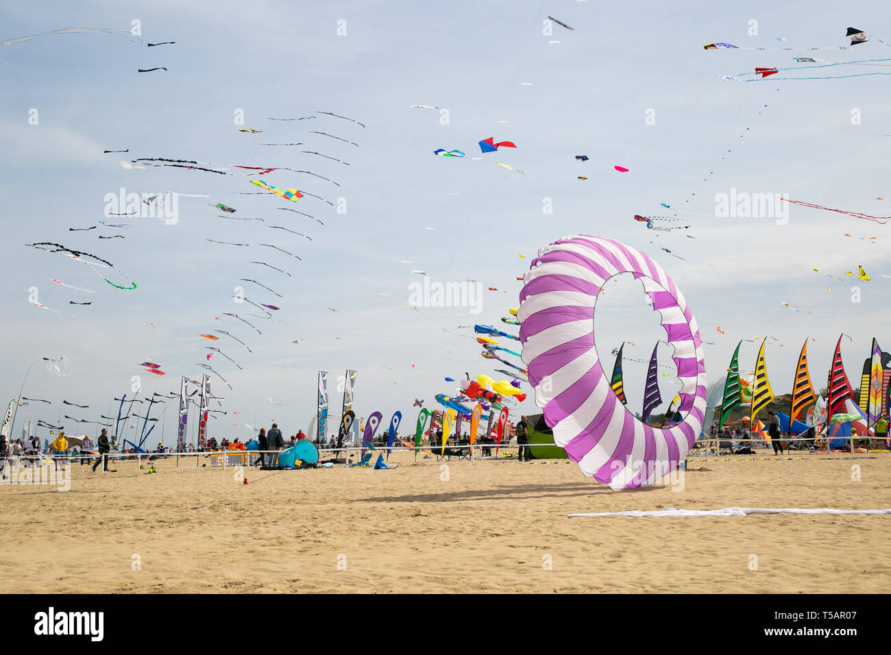 Cervia, Italie - 21/04/2019 Artevento, 2019 Festival de cerfs-volants sur la plage. Emilie Romagne Banque D'Images