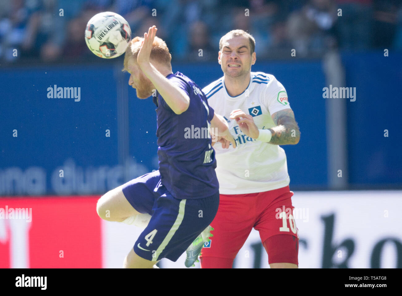 Hamburg, Deutschland. Apr 20, 2019. Fabian KALIG (à gauche), AUE versus Pierre-Michel LASOGGA (HH), Action, duels, Soccer 2. Bundesliga, 30. Journée, Hambourg Hambourg Hambourg (HH) - FC Erzgebirge Aue (UAE) 1 : 1, 20.04 .2019 à Hambourg/Allemagne. ¬ | Conditions de crédit dans le monde entier : dpa/Alamy Live News Banque D'Images